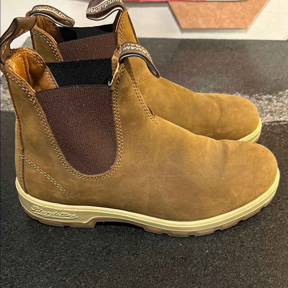 Blundstone Tan Leather Chelsea Boots